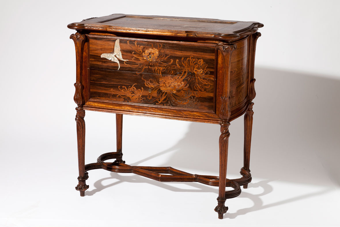 Galle Commode